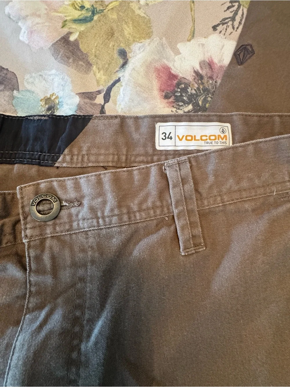 Volcom Olive Brown Men's Casual Shorts Size 34/31